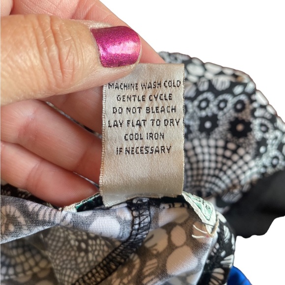 Vintage Suzie Black and White with Blue Short Sleeved Top - Picture 10 of 11